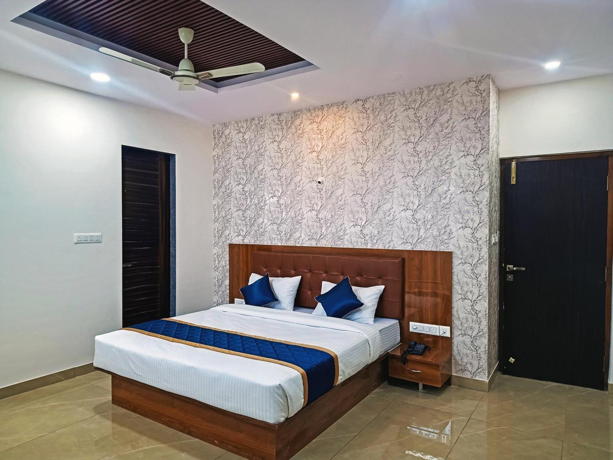 Hotel Achhu Palace Bangalore Esterno foto