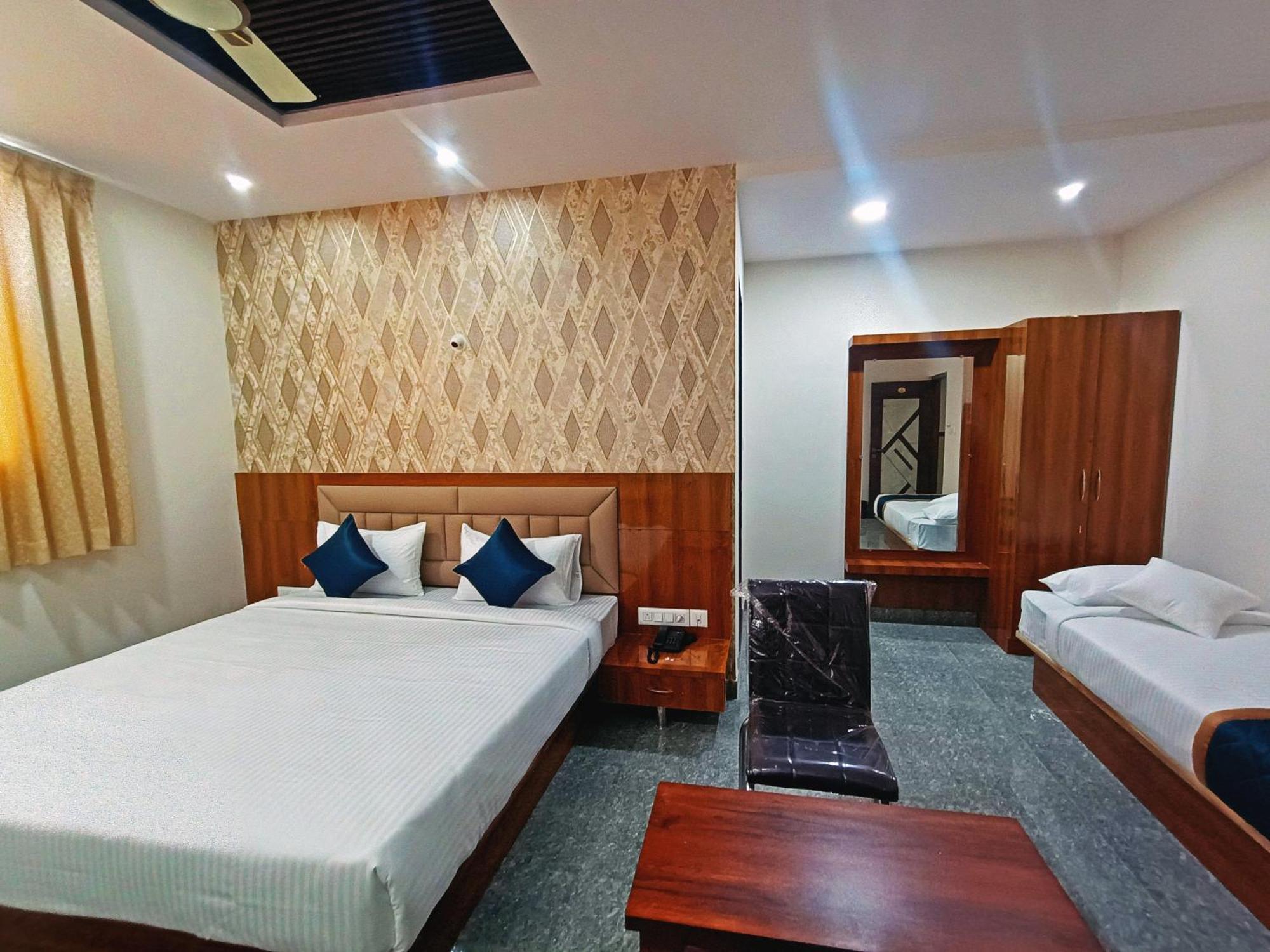 Hotel Achhu Palace Bangalore Esterno foto